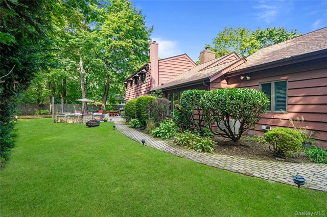 1 W Gate Drive, Huntington, NY 11743