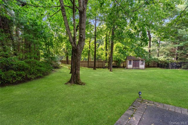 1 W Gate Drive, Huntington, NY 11743