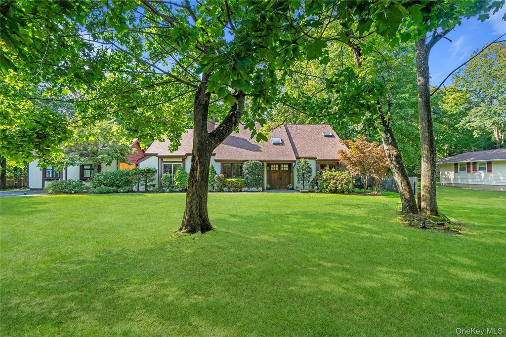 1 W Gate Drive, Huntington, NY 11743 — photo 2