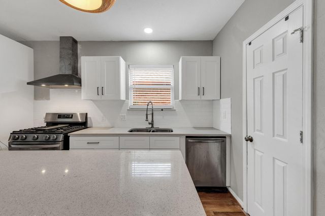 6739 Avenue O, Houston, TX 77011