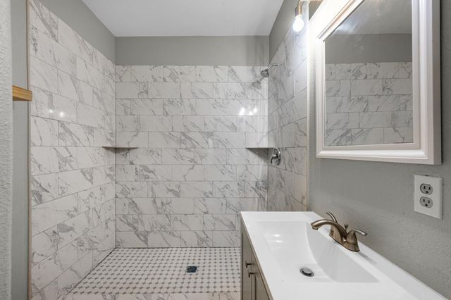 6739 Avenue O, Houston, TX 77011