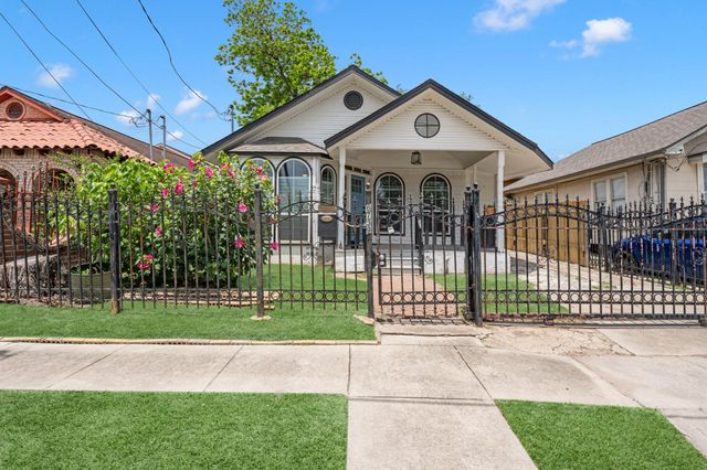 6739 Avenue O, Houston, TX 77011