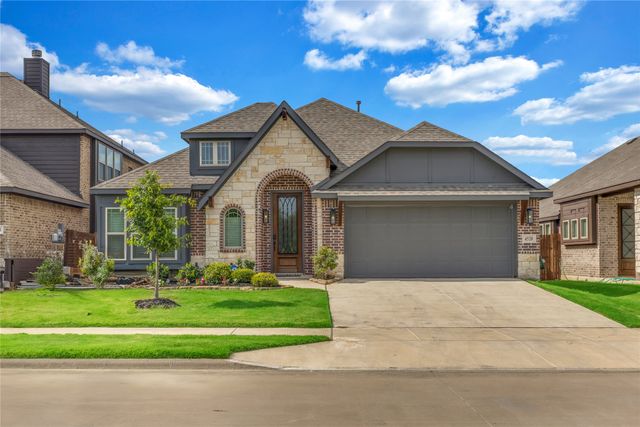4520 Mill Falls Drive, Fort Worth, TX 76036