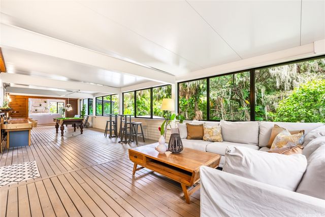 3702 Old Pali Road, Honolulu, HI 96817