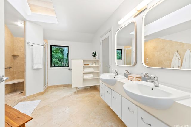 3702 Old Pali Road, Honolulu, HI 96817