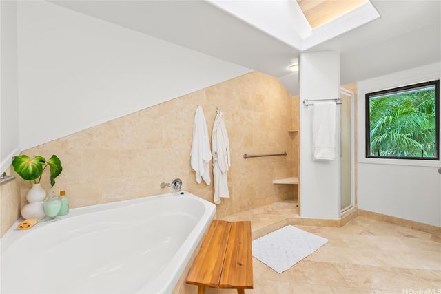 3702 Old Pali Road, Honolulu, HI 96817