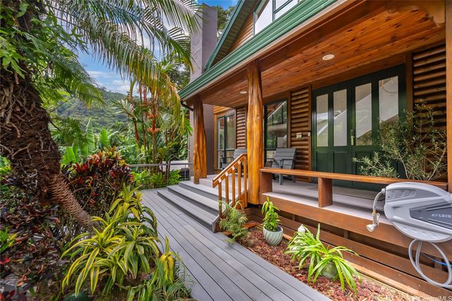 3702 Old Pali Road, Honolulu, HI 96817