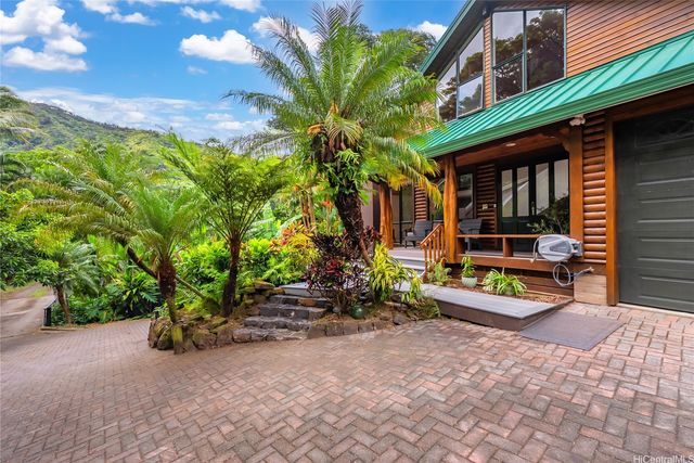 3702 Old Pali Road, Honolulu, HI 96817