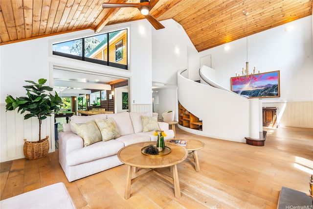 3702 Old Pali Road, Honolulu, HI 96817