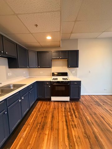 226 N Benton Street 3, Woodstock, IL 60098