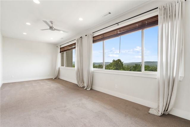 1054 E Huntsville Road, Fayetteville, AR 72701