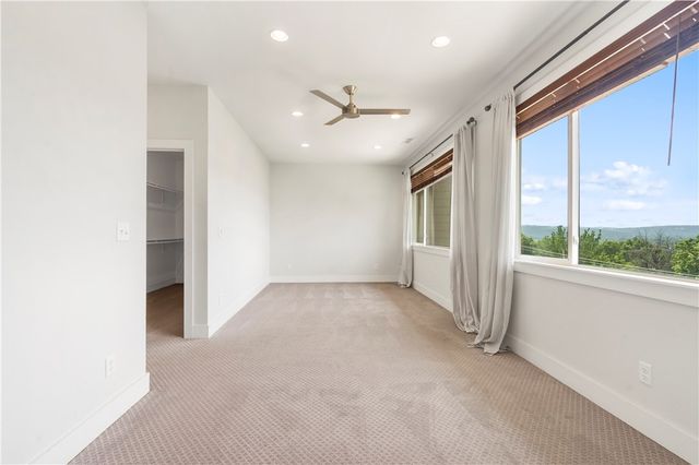 1054 E Huntsville Road, Fayetteville, AR 72701