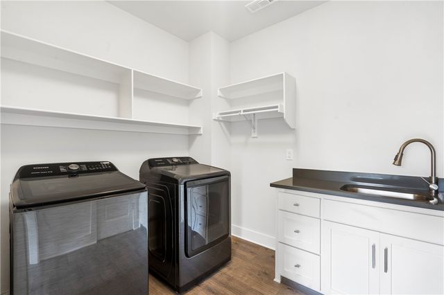 1054 E Huntsville Road, Fayetteville, AR 72701