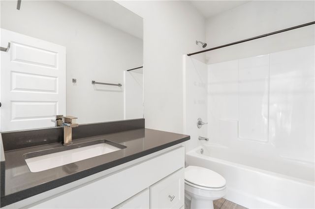 1054 E Huntsville Road, Fayetteville, AR 72701