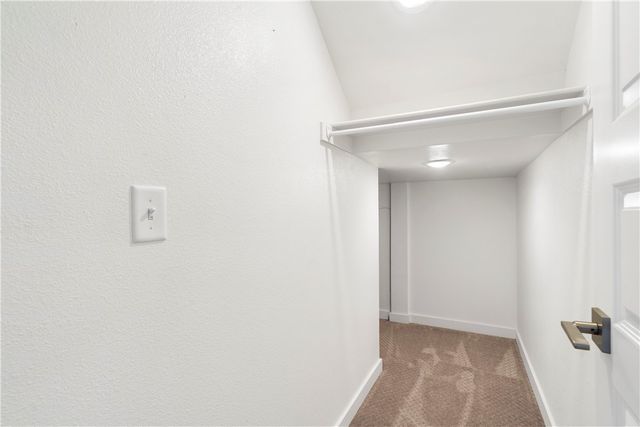 1054 E Huntsville Road, Fayetteville, AR 72701