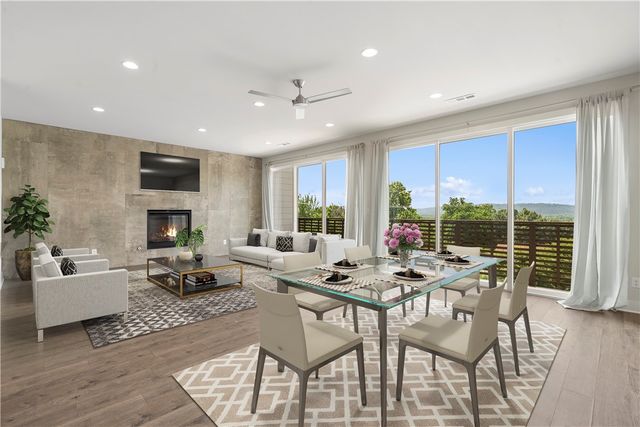 1054 E Huntsville Road, Fayetteville, AR 72701