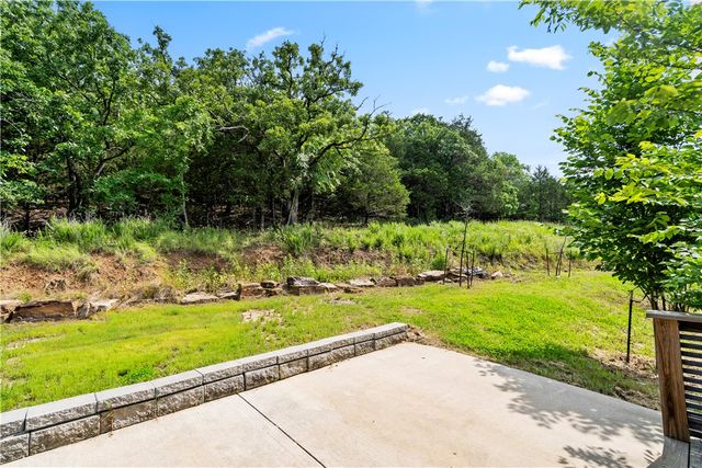 1054 E Huntsville Road, Fayetteville, AR 72701