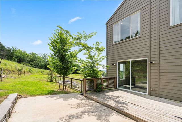 1054 E Huntsville Road, Fayetteville, AR 72701