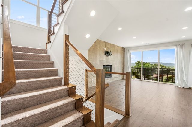 1054 E Huntsville Road, Fayetteville, AR 72701