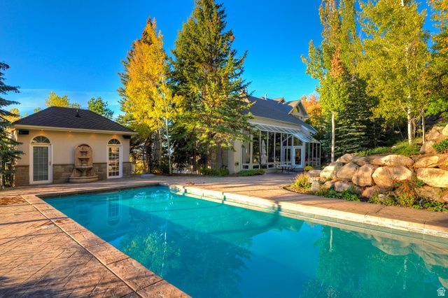 3222 E EAGLE VIEW CIR, Sandy, UT 84092