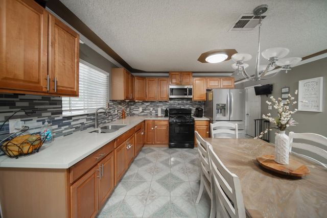 4583 E Harvest Rd, Acampo, CA 95220