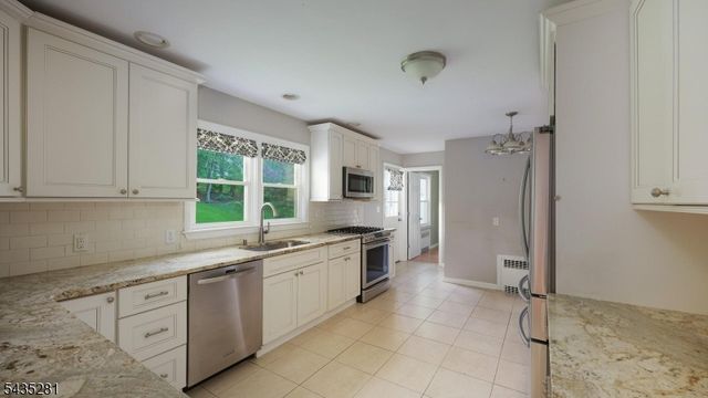40 Old Army Rd, Bernardsville Boro, NJ 07924