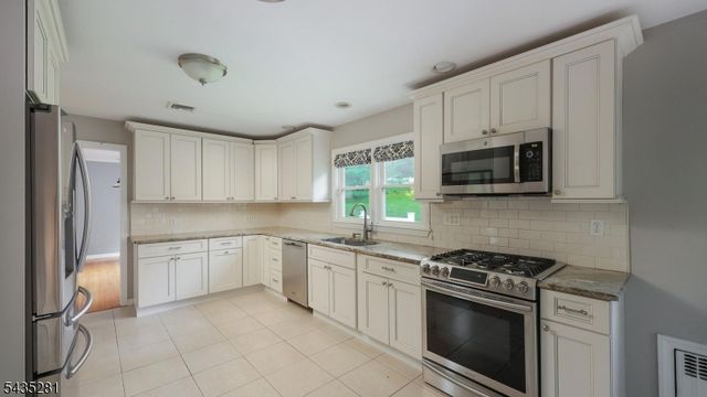 40 Old Army Rd, Bernardsville Boro, NJ 07924
