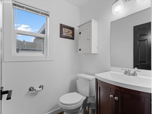 18910 HIGHLAND Dr, Oregon City, OR 97045