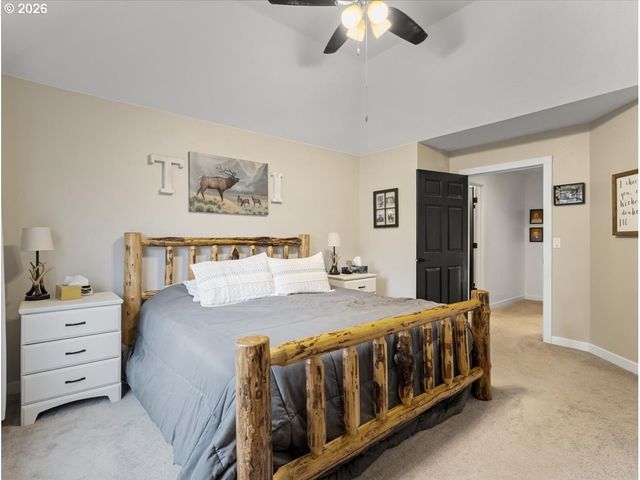 18910 HIGHLAND Dr, Oregon City, OR 97045