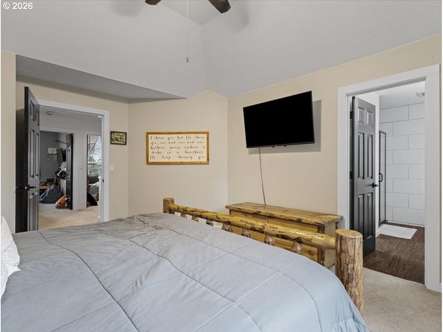 18910 HIGHLAND Dr, Oregon City, OR 97045