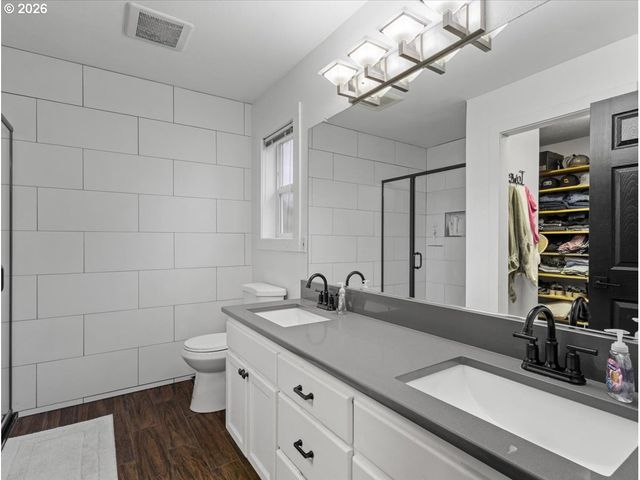 18910 HIGHLAND Dr, Oregon City, OR 97045