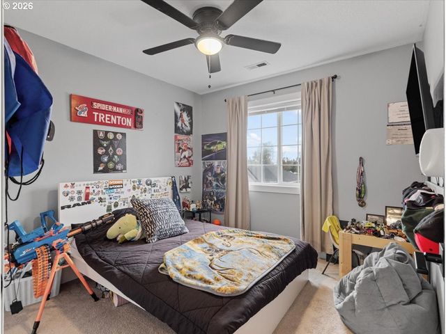 18910 HIGHLAND Dr, Oregon City, OR 97045