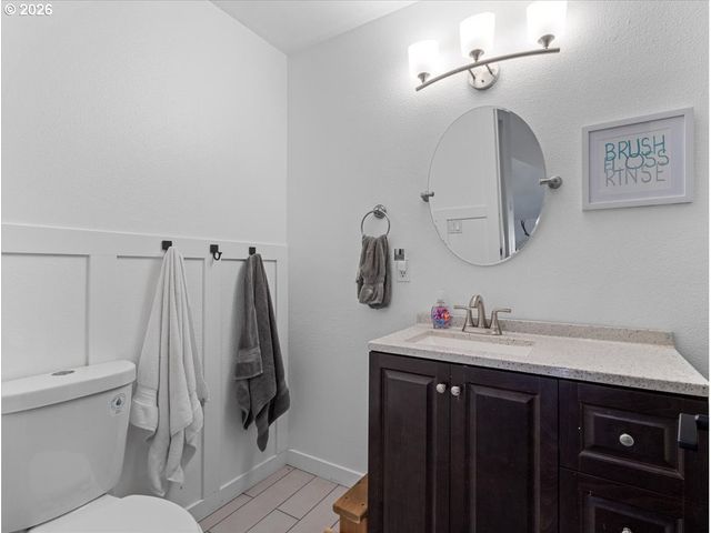 18910 HIGHLAND Dr, Oregon City, OR 97045