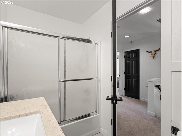 18910 HIGHLAND Dr, Oregon City, OR 97045