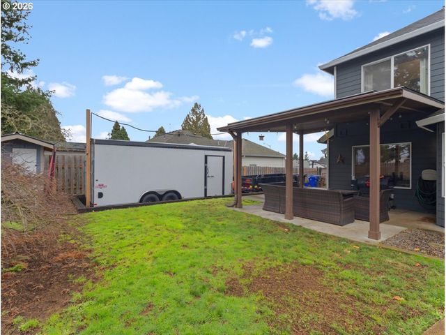 18910 HIGHLAND Dr, Oregon City, OR 97045