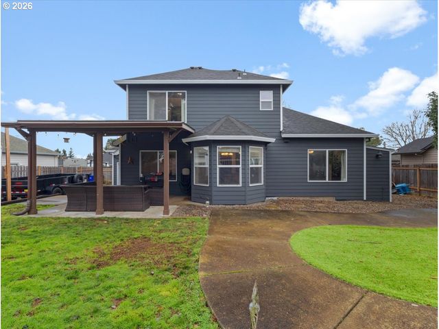 18910 HIGHLAND Dr, Oregon City, OR 97045