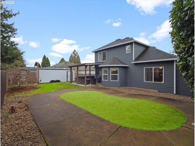 18910 HIGHLAND Dr, Oregon City, OR 97045