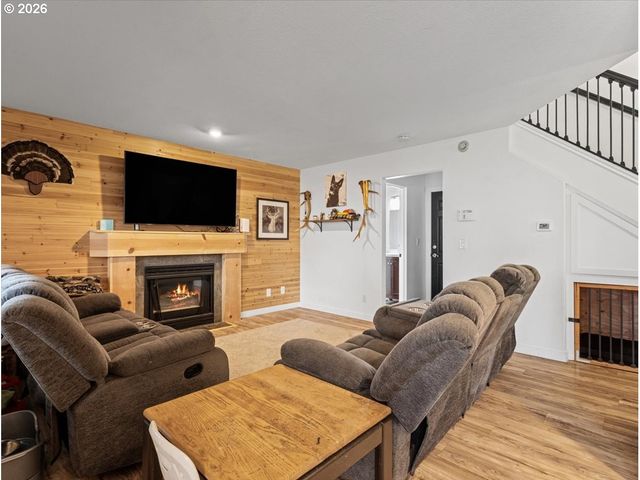 18910 HIGHLAND Dr, Oregon City, OR 97045