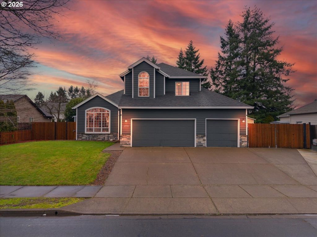 18910 HIGHLAND Dr, Oregon City, OR 97045