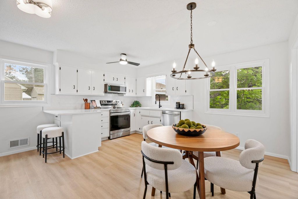 9076 Dunlap Avenue, Lexington, MN 55014
