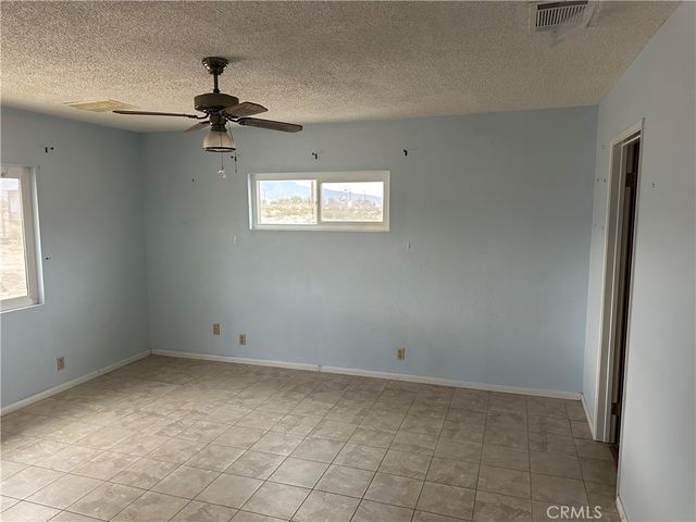 38333 E End, Lucerne Valley, CA 92356