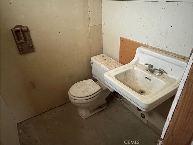 38333 E End, Lucerne Valley, CA 92356