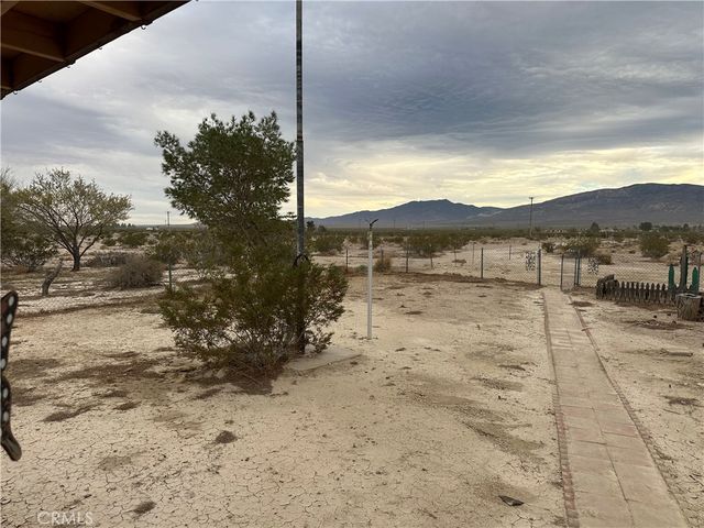 38333 E End, Lucerne Valley, CA 92356