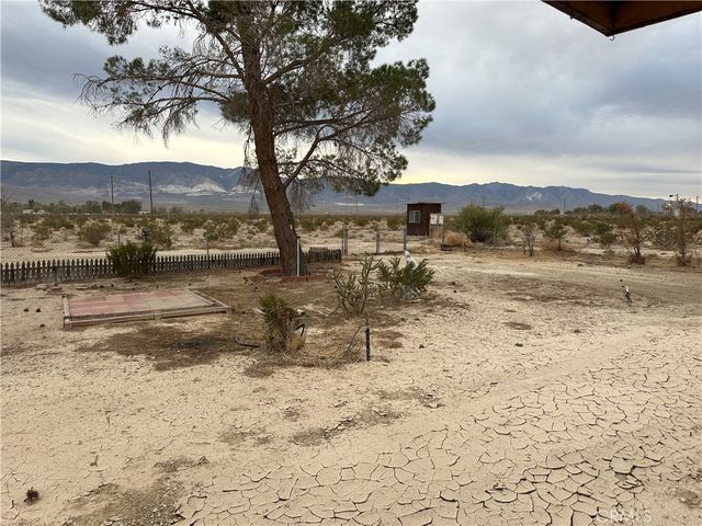 38333 E End, Lucerne Valley, CA 92356
