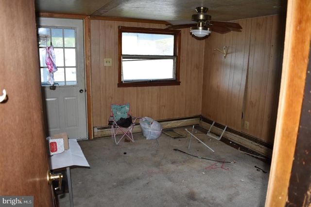 416 N HUNTER HWY, Drums, PA 18222