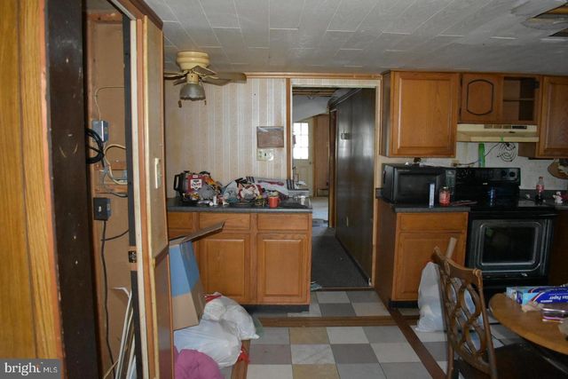 416 N HUNTER HWY, Drums, PA 18222