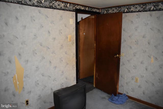 416 N HUNTER HWY, Drums, PA 18222