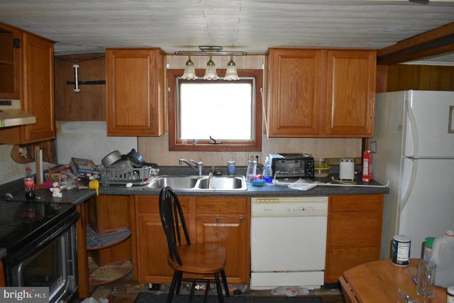 416 N HUNTER HWY, Drums, PA 18222