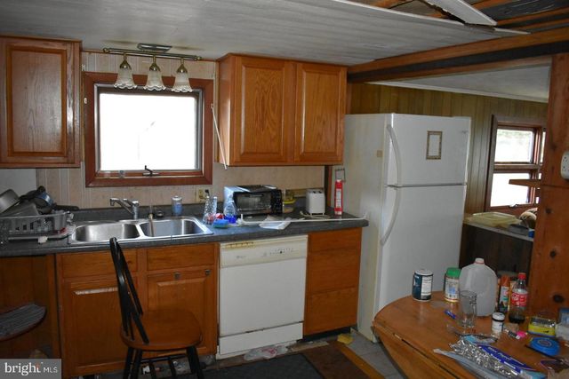 416 N HUNTER HWY, Drums, PA 18222