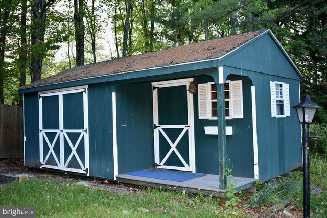 416 N HUNTER HWY, Drums, PA 18222